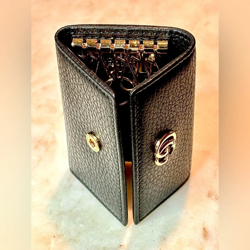 GUCCI GG MARMONT BLACK LEATHER KEY CASE 6 GOLD TONED KEY HOOKS DOUBLE G LIKE NEW